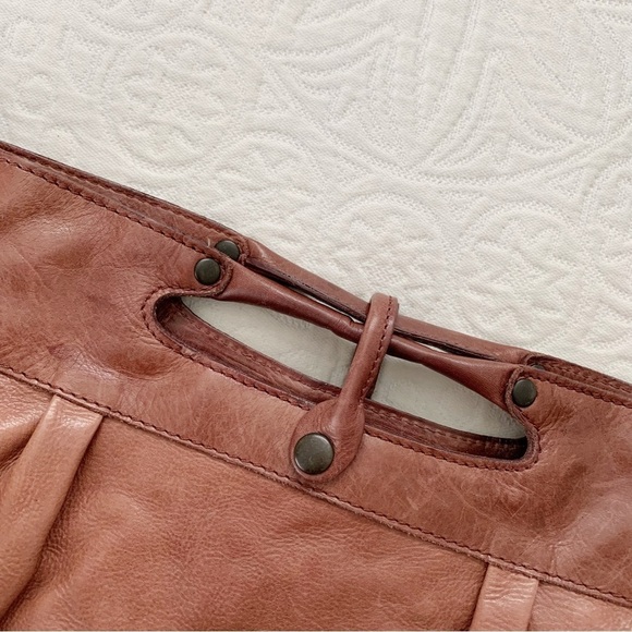 Aunts & Uncles Mrs. Muffin Shoulder Bag - Picture 6 of 12